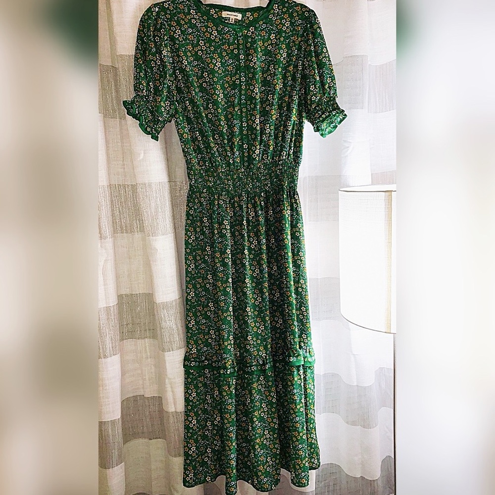 Maxi floral green dress, wore it once size medium